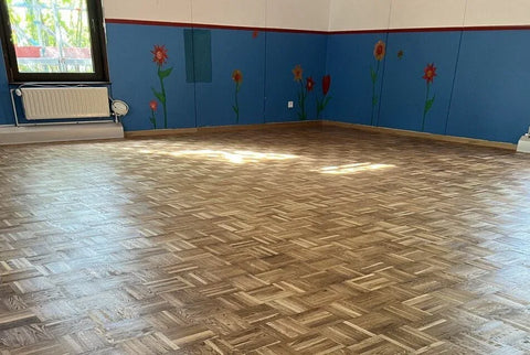 Die Parkettrenovierung eines Kindergartens in Olching