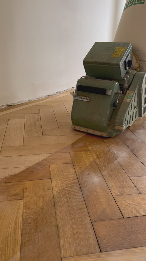 Korund Aluminiumoxid Gewebe-Schleifband, 200 x 750 mm, ideal für Bodenschleifmaschinen. Hochwertiges Schleifmittel für präzise Holz- und Metallbearbeitung.