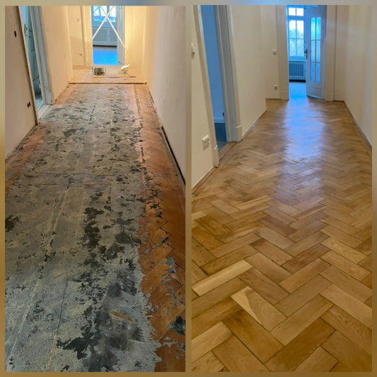 Comparaison « avant-après » d'un couloir dans un immeuble ancien : à gauche, des résidus de colle ; à droite, un parquet à chevrons poncé
