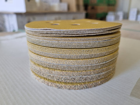 Vielseitige Schleifscheiben mit Aluminiumoxid-Belag – Ø 125mm Klett für schnelle Wechsel, hohe Standzeit & präzises Schleifen. Perfekt für Hartholz, Metall & lackierte Flächen.