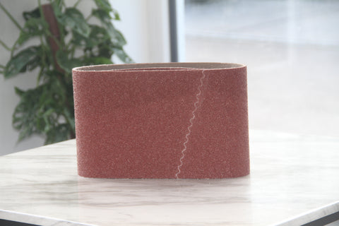 Korund Aluminiumoxid Gewebe-Schleifband, 200 x 750 mm, ideal für Bodenschleifmaschinen. Hochwertiges Schleifmittel für präzise Holz- und Metallbearbeitung.