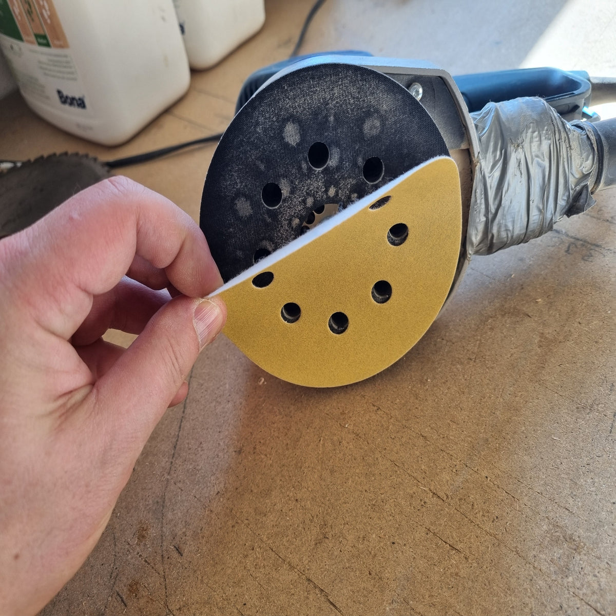 Langlebiges Schleifpapier Ø 125mm mit Klett – Hochwertige Korund Schleifscheiben mit selbstschärfendem Aluminiumoxid-Belag. Effizientes Schleifen von Hartholz, Metall & Farbe.